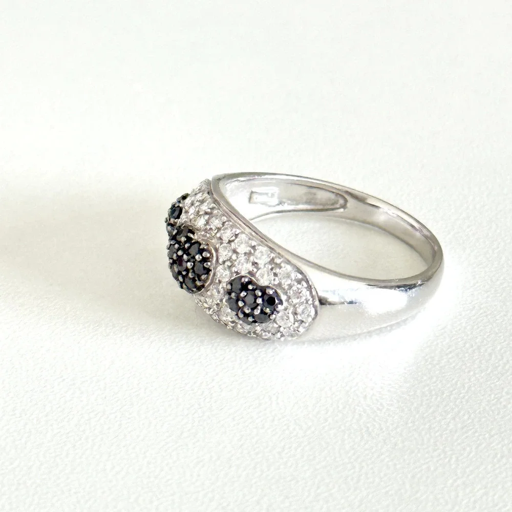 14k Solid White Gold Black & White Three Hearts Pave Ladies Band Ring Size 9.75